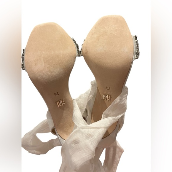 NWOB Badgley Mischka Women’s Bobbie Heeled White Satin Heels in size  7.5 - Picture 7 of 8